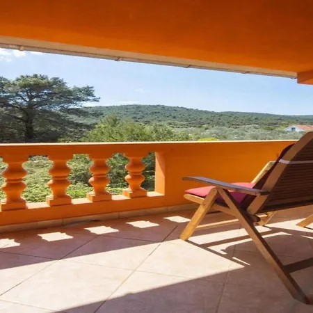 On Pa Man Near Lucina Pašman