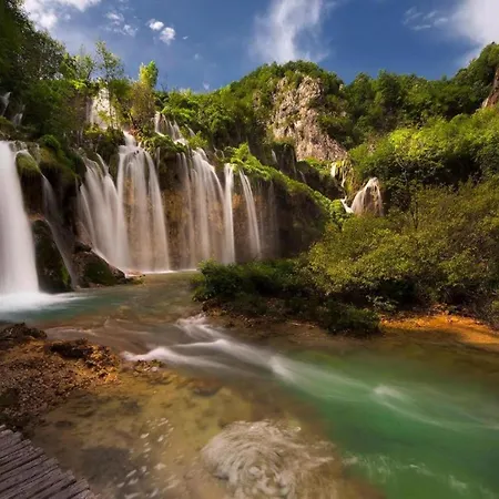 On Pa Man Near Lucina * Pašman