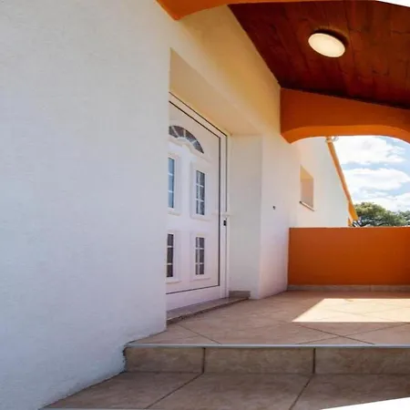 On Pa Man Near Lucina * Pašman