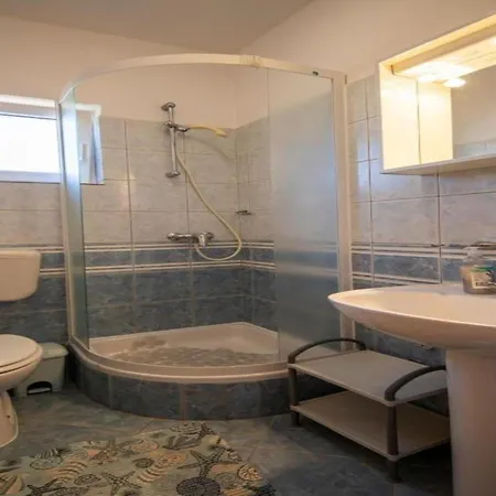 On Pa Man Near Lucina 아파트