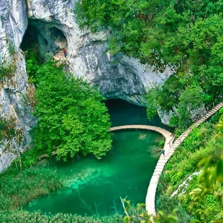 On Pa Man Near Lucina * Pašman