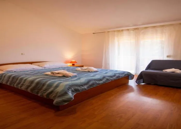 On Pa Man Near Lucina Pasman