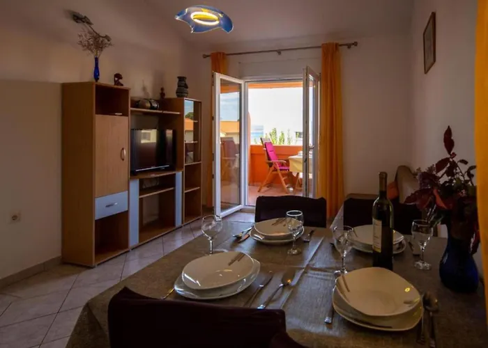 On Pa Man Near Lucina Apartment *