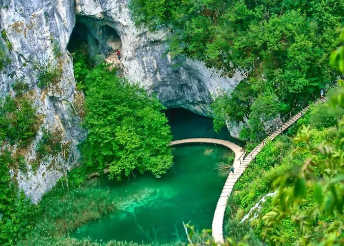 On Pa Man Near Lucina * Pasman