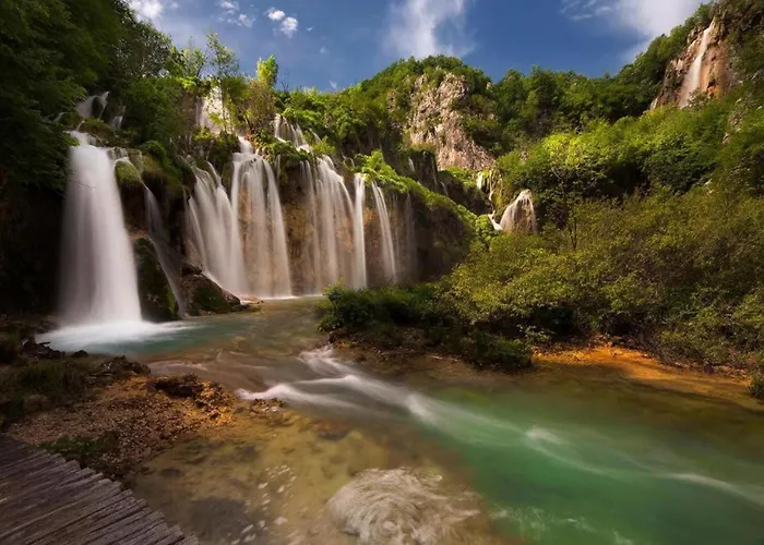 On Pa Man Near Lucina * Pasman